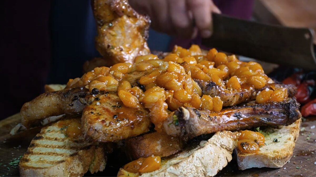 amberq-blog-post-xoirina-mprizolakia-me-saltsa-stifadou